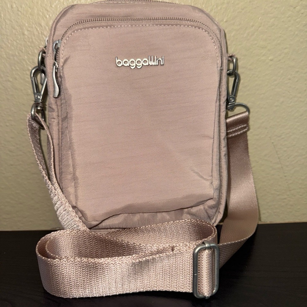 Baggallini Modern Everywhere Explorer Crossbody Shoulder Bag